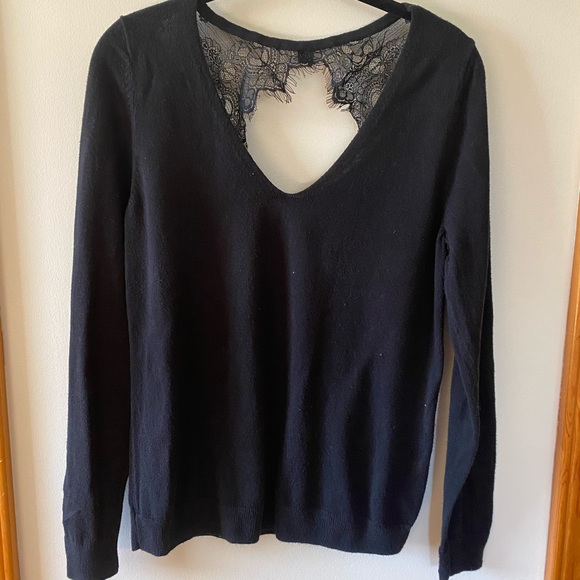 CLOSET CLOSING‼️Open Back Lace Sweater - Picture 3 of 8